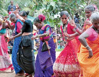 Ahikunṭika (Gypsy) people in Sri Lanka